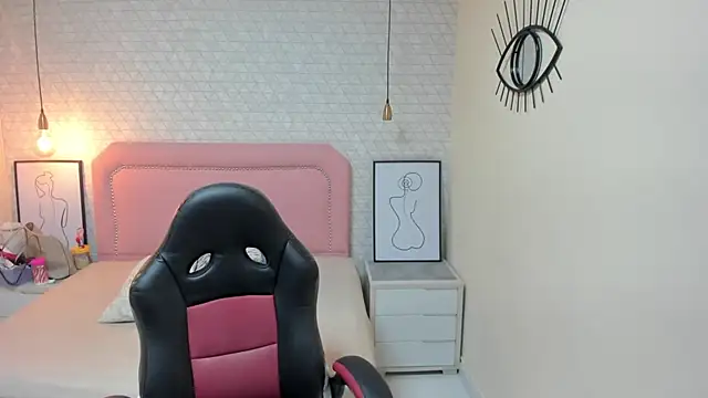 Snapshot of Kittytimberlake chatting on October 3, 2025, 11:45 am Kittytimberlake online show from October 3, 2025, 11:45 am