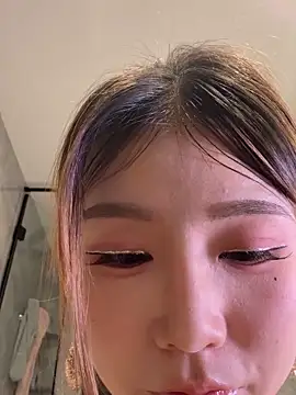 Momoever123456 online show from October 10, 2025, 2:18 pm