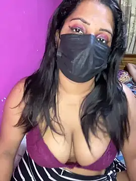 NOORA-GIRL online show from November 19, 2025, 12:32 am