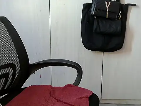 Snapshot of Destiny_Desire chatting on October 3, 2025, 10:17 am Destiny Desire online show from October 3, 2025, 10:17 am