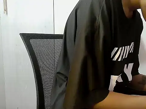 Snapshot of Destiny_Desire chatting on October 17, 2025, 4:53 pm Destiny Desire online show from October 17, 2025, 4:53 pm