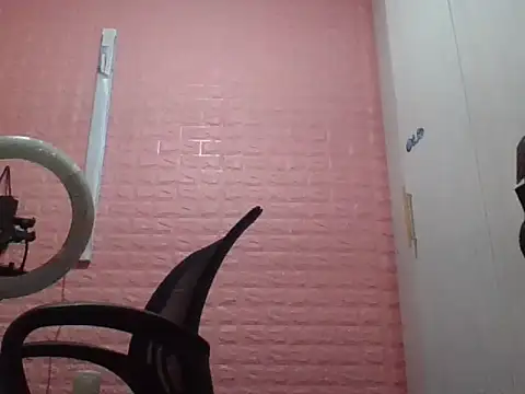 Snapshot of Destiny_Desire chatting on October 14, 2025, 3:34 pm Destiny Desire online show from October 14, 2025, 3:34 pm