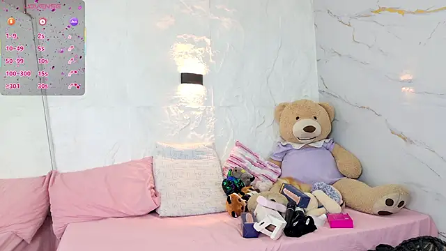 zorravioletta1 online show from December 16, 2025, 11:36 am