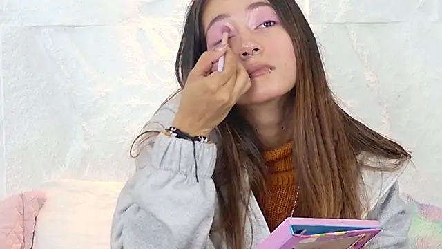 zorravioletta1 online show from October 9, 2025, 12:38 pm