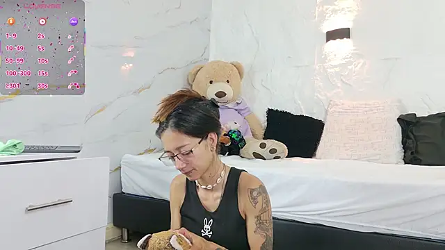 zorravioletta1 online show from January 8, 2026, 11:49 am