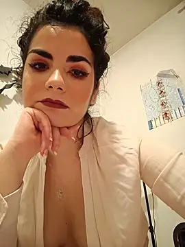 Saturnia Yvonne online show from February 25, 2025, 6:33 pm