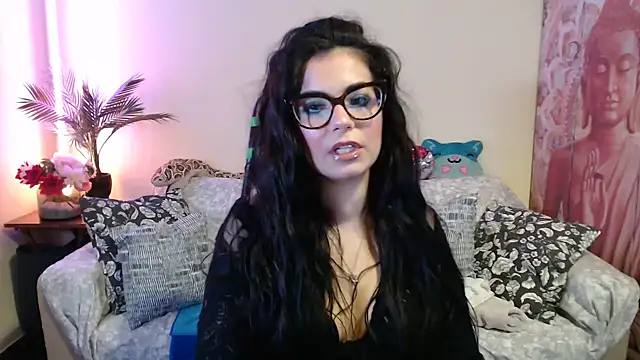 Saturnia Yvonne online show from September 27, 2025, 2:01 pm