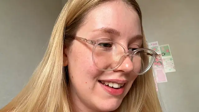 HoneyAudrey online show from October 2, 2025, 2:37 am