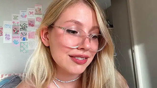 HoneyAudrey online show from September 23, 2025, 2:07 am