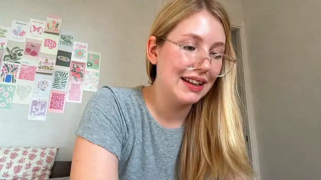 HoneyAudrey online show from September 22, 2025, 3:01 am