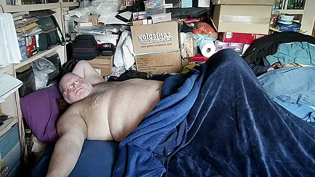 hadeszeuss2 online show from February 15, 2026, 3:44 pm