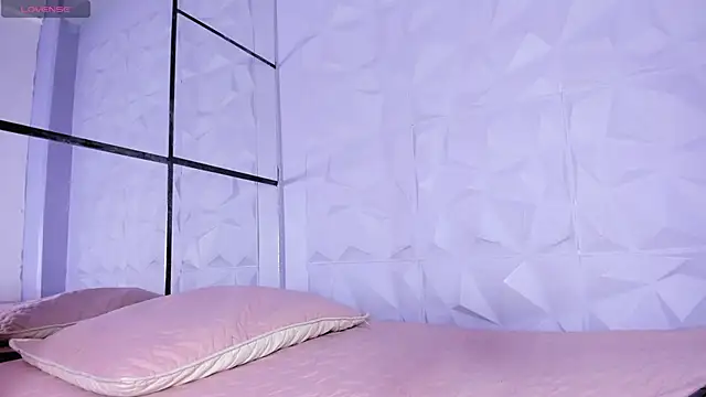  LittleLia online show from October 7, 2025, 3:35 pm