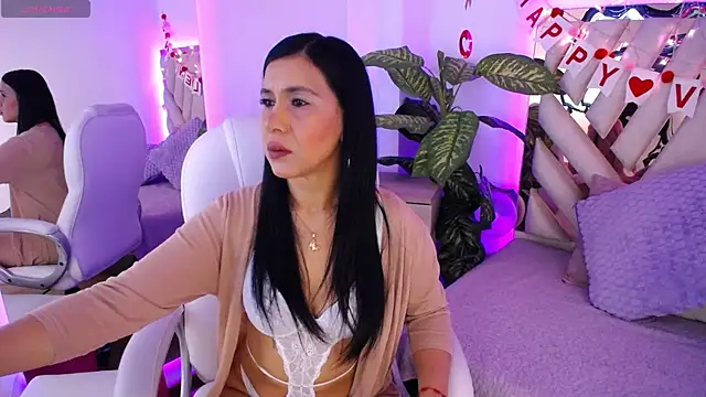 Camille jhonson online show from February 27, 2025, 10:22 am
