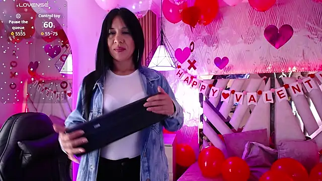 Snapshot of Camille_jhonson chatting on February 14, 2026, 10:15 am Camille jhonson online show from February 14, 2026, 10:15 am