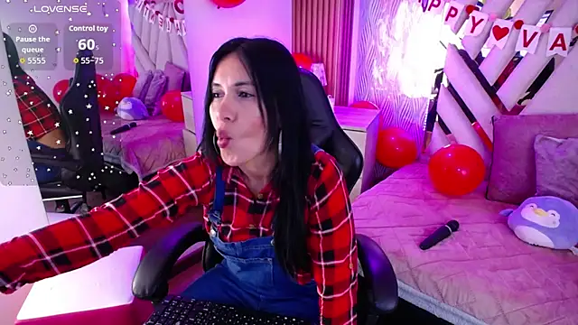 Snapshot of Camille_jhonson chatting on February 13, 2026, 10:04 am Camille jhonson online show from February 13, 2026, 10:04 am