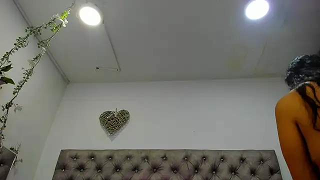 Snapshot of Hannah_Miller__ chatting on November 1, 2025, 5:18 pm Hannah Miller online show from November 1, 2025, 5:18 pm