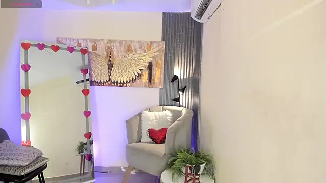 emma alice  online show from February 12, 2025, 12:22 pm
