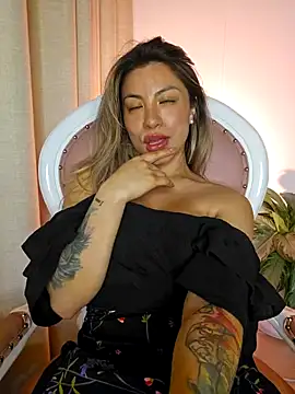 Snapshot of Karen_San_Miguel chatting on February 13, 2025, 9:27 pm Karen San Miguel online show from February 13, 2025, 9:27 pm