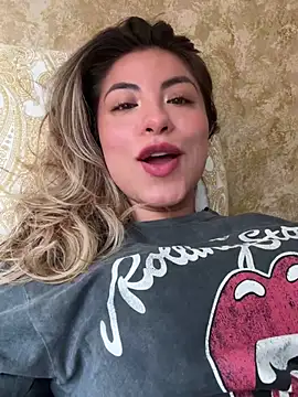 Snapshot of Karen_San_Miguel chatting on February 5, 2025, 7:10 pm Karen San Miguel online show from February 5, 2025, 7:10 pm