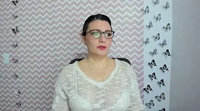 Amie Adams82  online show from December 17, 2024, 5:36 pm