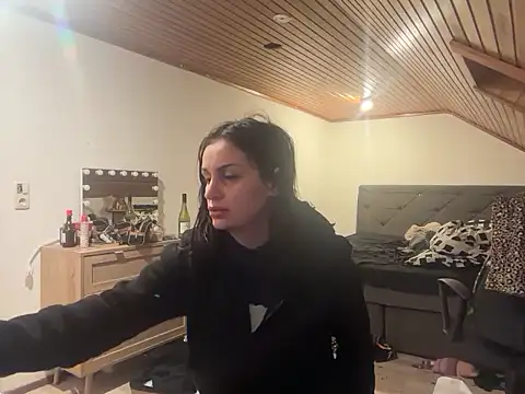 JeSuisUnTapin online show from December 2, 2025, 7:48 pm