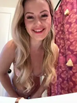 LoveShae  online show from October 15, 2025, 4:15 pm