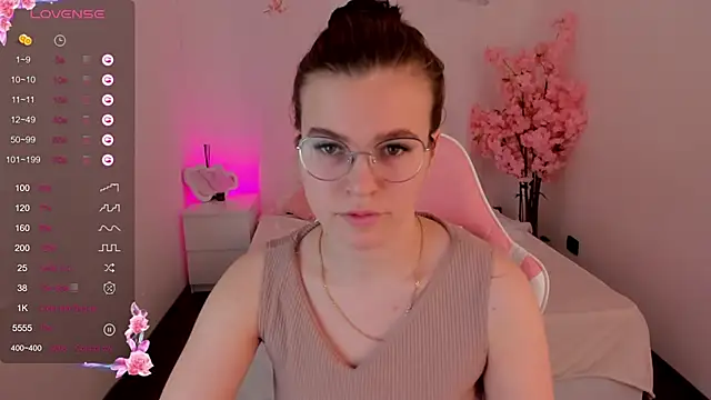 sweeet july online show from February 28, 2025, 4:43 am