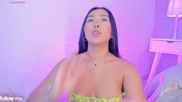 Cameliaa Smiith online show from November 12, 2025, 3:32 am