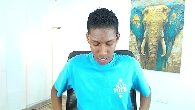 Snapshot of maiki18_ chatting on October 3, 2025, 8:43 pm maiki18  online show from October 3, 2025, 8:43 pm