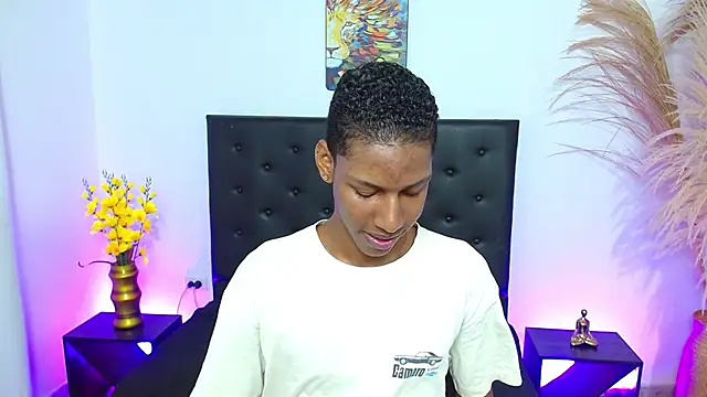 Snapshot of maiki18_ chatting on October 25, 2025, 2:07 pm maiki18  online show from October 25, 2025, 2:07 pm