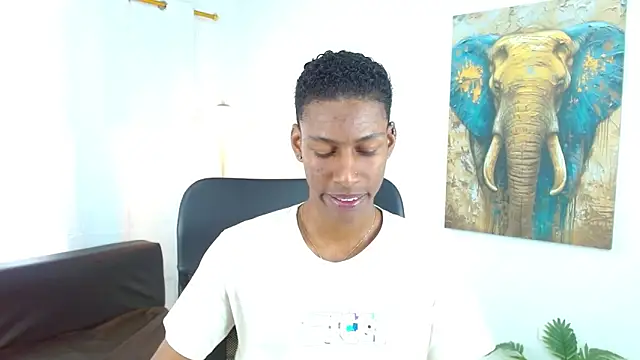 maiki18  online show from December 16, 2025, 9:19 pm