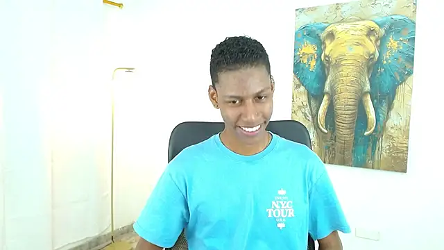 Snapshot of maiki18_ chatting on October 15, 2025, 9:01 pm maiki18  online show from October 15, 2025, 9:01 pm