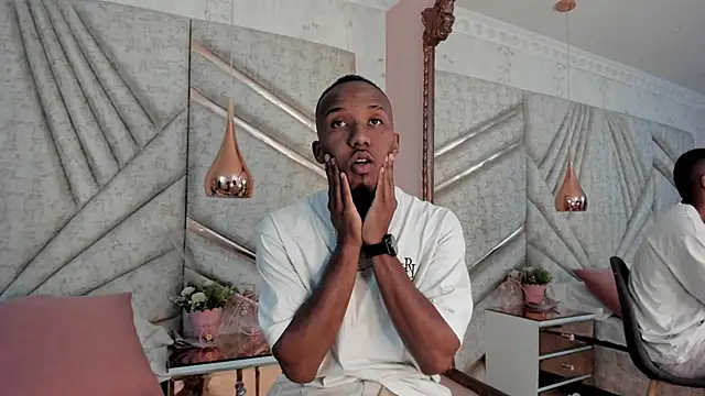 Snapshot of JamesParck chatting on March 22, 2025, 12:14 pm JamesParck online show from March 22, 2025, 12:14 pm