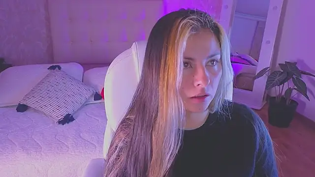 brandy sweet  online show from September 17, 2025, 12:18 pm