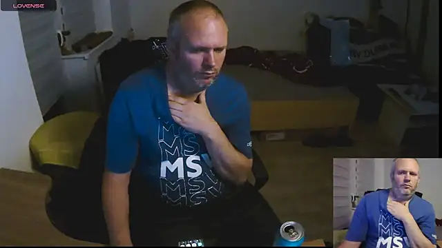 Snapshot of ShyBoy1982 chatting on October 10, 2025, 10:10 pm ShyBoy1982 online show from October 10, 2025, 10:10 pm