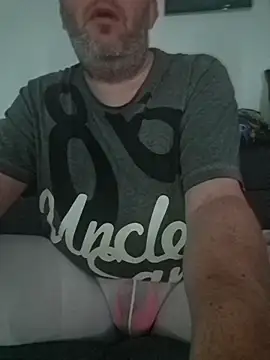 Snapshot of ShyBoy1982 chatting on November 9, 2025, 7:40 pm ShyBoy1982 online show from November 9, 2025, 7:40 pm