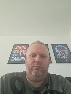 Snapshot of ShyBoy1982 chatting on November 6, 2025, 1:15 pm ShyBoy1982 online show from November 6, 2025, 1:15 pm