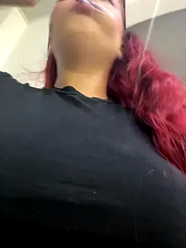 Snapshot of Ari_Baker chatting on October 13, 2025, 7:37 pm Ari Baker online show from October 13, 2025, 7:37 pm