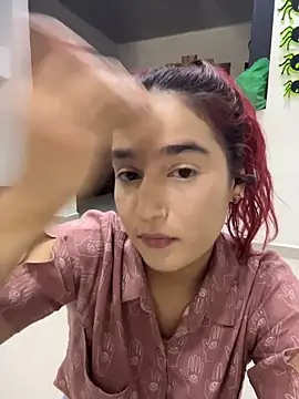 Snapshot of Ari_Baker chatting on October 30, 2025, 8:06 pm Ari Baker online show from October 30, 2025, 8:06 pm