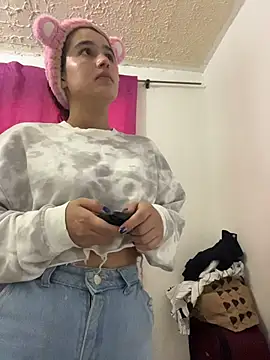 Snapshot of Ari_Baker chatting on October 23, 2025, 4:27 pm Ari Baker online show from October 23, 2025, 4:27 pm