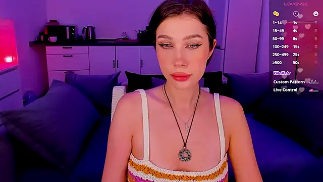 tenderdreams online show from November 21, 2025, 9:58 pm