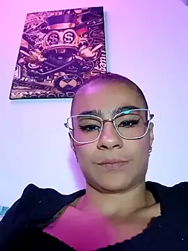 Leslly  online show from April 10, 2026, 10:55 am