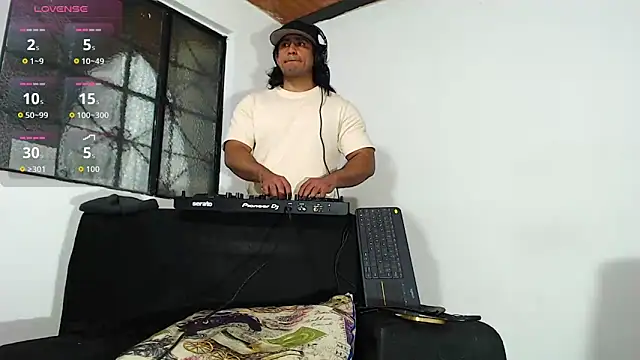 Snapshot of willian_m777 chatting on March 2, 2026, 3:40 am willian m777 online show from March 2, 2026, 3:40 am