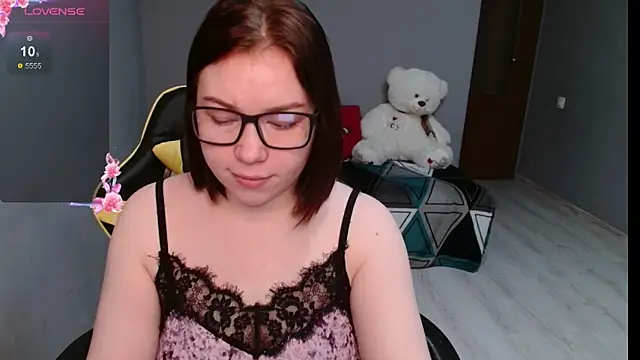 Snapshot of Emily_Amorre chatting on September 22, 2025, 1:11 am Emily Amorre online show from September 22, 2025, 1:11 am