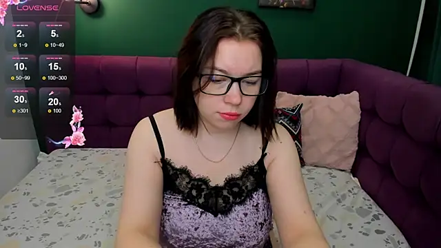 Snapshot of Emily_Amorre chatting on October 16, 2025, 1:36 am Emily Amorre online show from October 16, 2025, 1:36 am