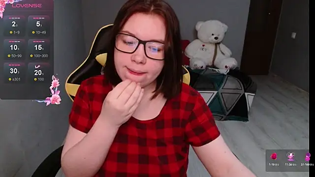 Snapshot of Emily_Amorre chatting on September 24, 2025, 1:13 am Emily Amorre online show from September 24, 2025, 1:13 am