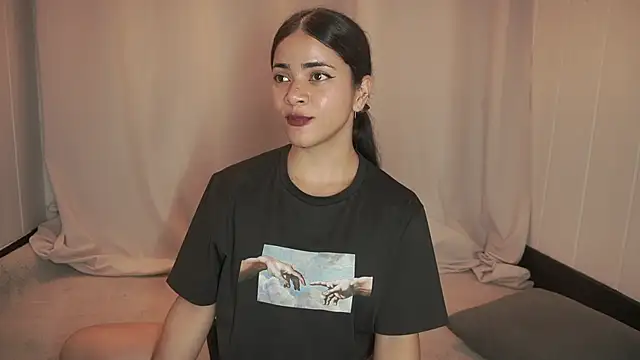 Feetgirl01 online show from October 11, 2025, 5:25 pm