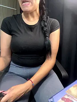 lunarcita99 online show from January 6, 2026, 11:53 pm