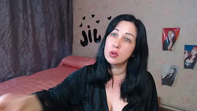 Snapshot of JillStevens chatting on October 31, 2025, 12:40 am JillStevens online show from October 31, 2025, 12:40 am