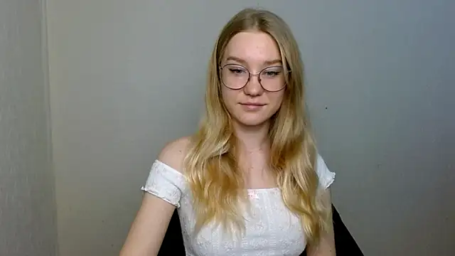 cindi hot online show from November 24, 2025, 3:23 pm